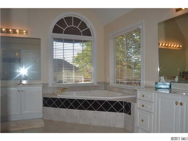 21615  Scottcrest Circle Cornelius North Carolina 28031