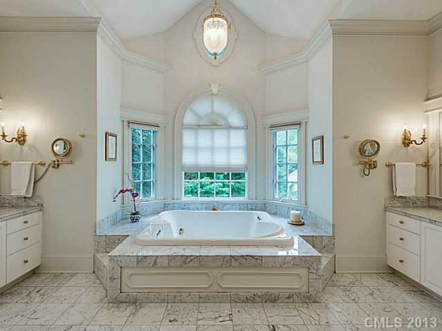 1454 W Queens Road Charlotte North Carolina 28207