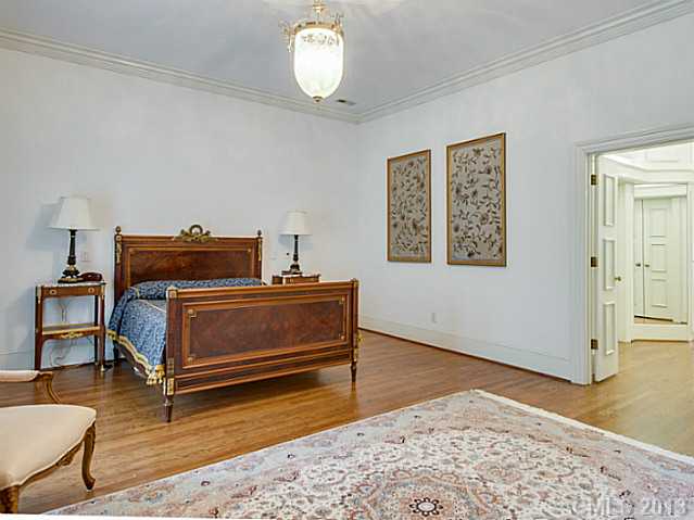 1454 W Queens Road Charlotte North Carolina 28207