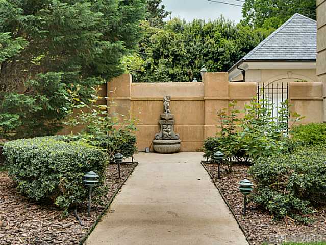 1454 W Queens Road Charlotte North Carolina 28207