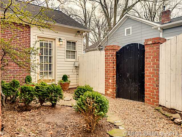 135  Cottage Place Charlotte North Carolina 28207