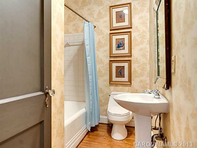 135  Cottage Place Charlotte North Carolina 28207