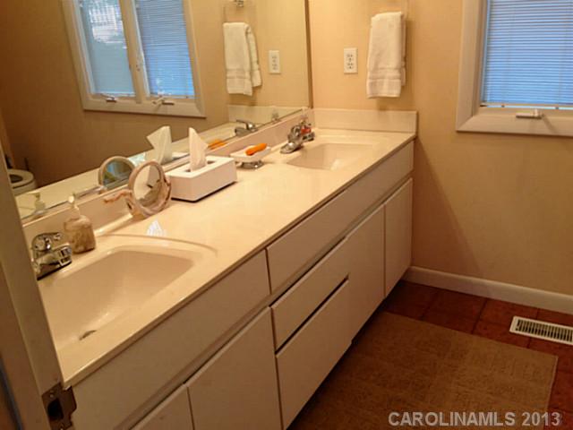 1390  Roundstone Road Sherrills Ford North Carolina 28673