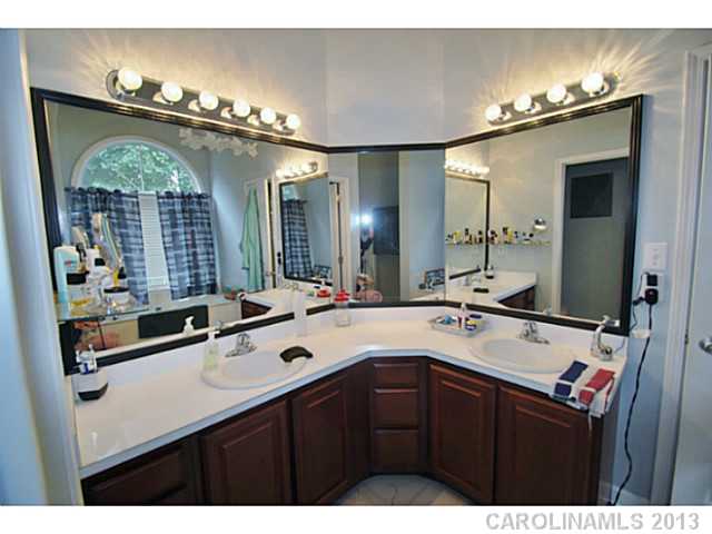 2304  Sonoma Court Matthews North Carolina 28105