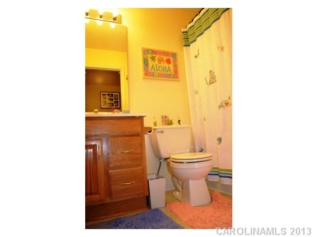 1932  Bakers Glade Lane Hickory North Carolina 28602