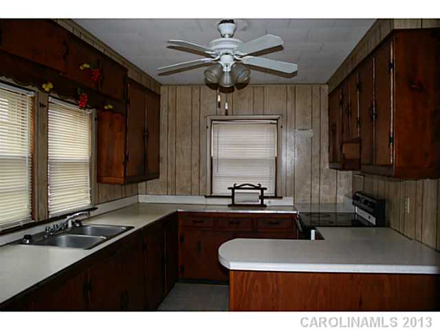 613 E Lee Avenue Bessemer City North Carolina 28016