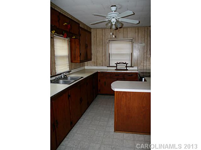 613 E Lee Avenue Bessemer City North Carolina 28016