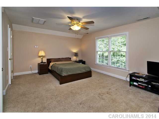 806  Ashley Court Lowell North Carolina 28098