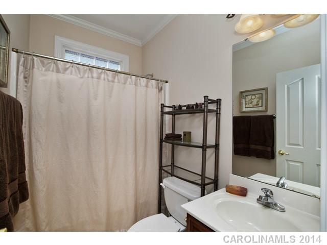 806  Ashley Court Lowell North Carolina 28098