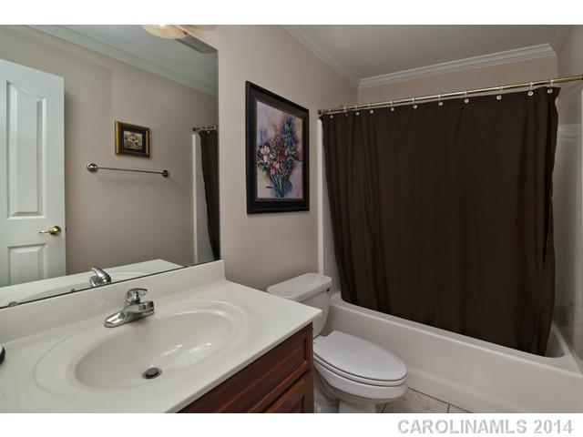 806  Ashley Court Lowell North Carolina 28098