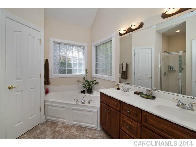 806  Ashley Court Lowell North Carolina 28098