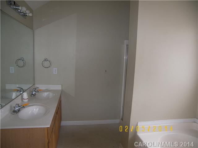 5322  Kiev Drive Charlotte North Carolina 28216