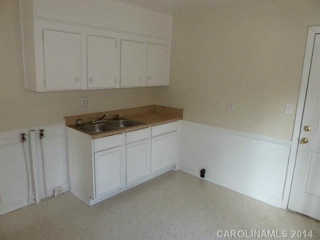 2708  Remington Street Charlotte North Carolina 28216