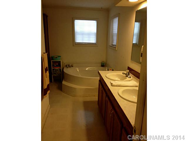 8921  Gosnell Drive Charlotte North Carolina 28227