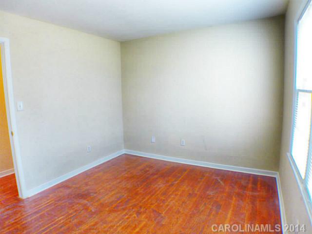 5353  Mock Robin Lane Charlotte North Carolina 28212