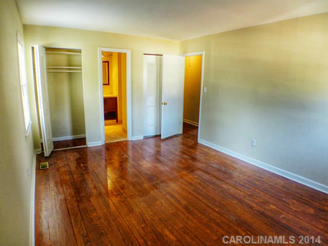 5353  Mock Robin Lane Charlotte North Carolina 28212