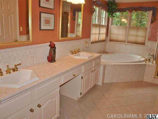 1740  29th Ave Place Hickory North Carolina 28601